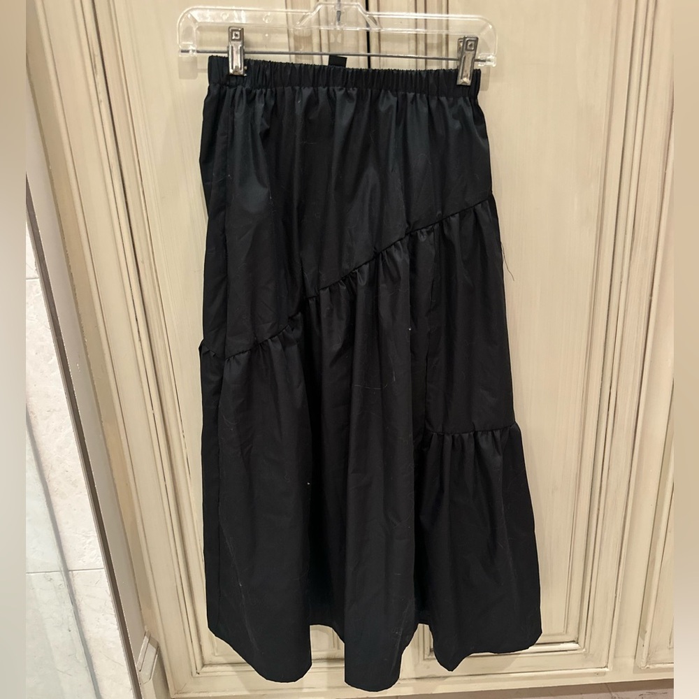 Black skirt that is so cute!!